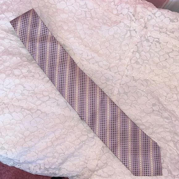 Geoffrey Beene Purple Polka Dot Tie - Picture 1 of 3